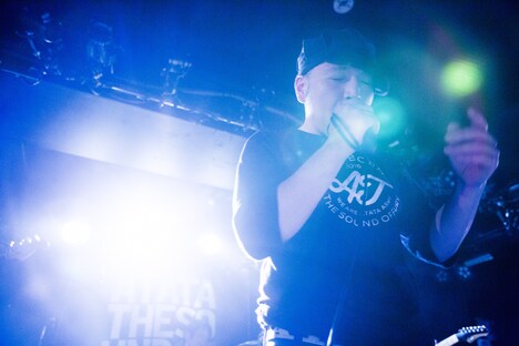 Mitsuyoshi Nabekawa（Vo）（撮影：冨田味我）