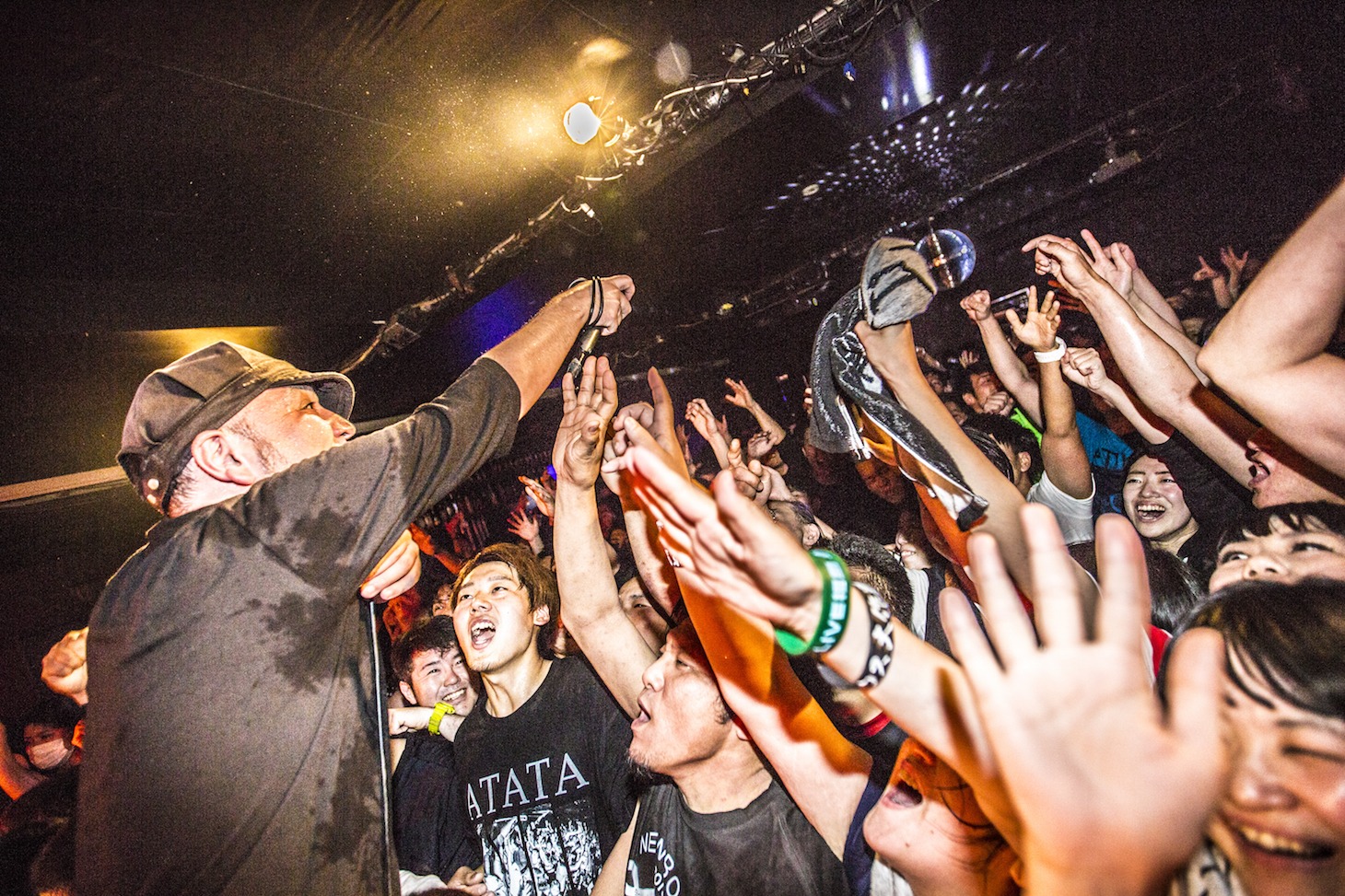 「ATATA『JOY』Release Tour 2016 -WE ARE ATATA ARMY!!! IN JAPAN!!!-」東京・新代田FEVER公演の様子。（撮影：冨田味我）