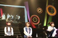 左から上坂すみれ、豊崎愛生、中村繪里子。（写真提供：バンダイビジュアル）