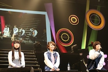 左から上坂すみれ、豊崎愛生、中村繪里子。（写真提供：バンダイビジュアル）