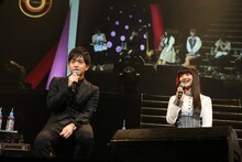 左から石川界人、上坂すみれ。（写真提供：バンダイビジュアル）