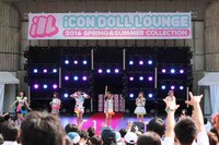 「iCON DOLL LOUNGE 2016 SPRING & SUMMER COLLECTION」での妄想キャリブレーション。（写真提供：ソニー・ミュージックレコーズ）
