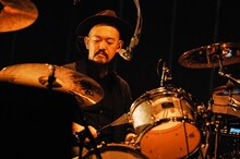 浦山一悟（Dr）（Photo by Yukihide "JON..."Takimoto）