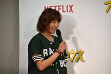 生アフレコに感動する宮澤佐江。