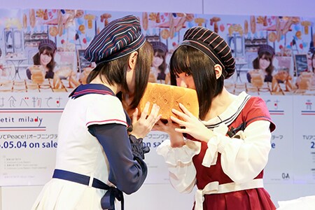 petit milady「青春は食べ物です」イベントで食パン1斤丸かじり