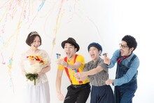 D.W.ニコルズ。左が岡田梨沙。