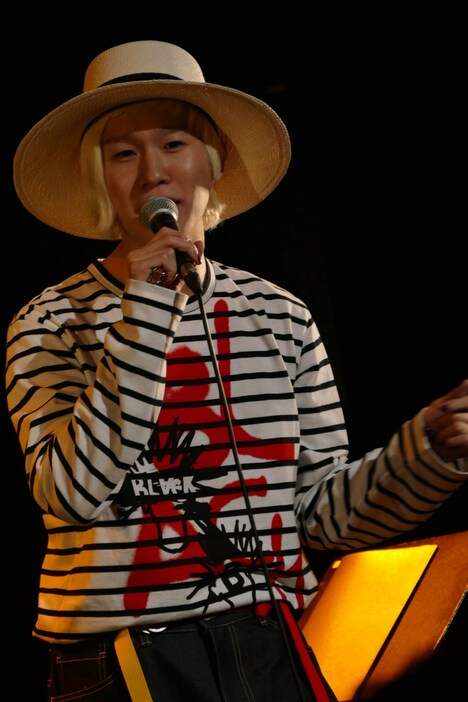 山田義孝(Vo)(提供:ポニーキャニオン)