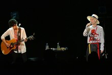 「吉田山田47都道府県ツアー～二人また旅2016～」初日公演の様子。（提供：ポニーキャニオン）