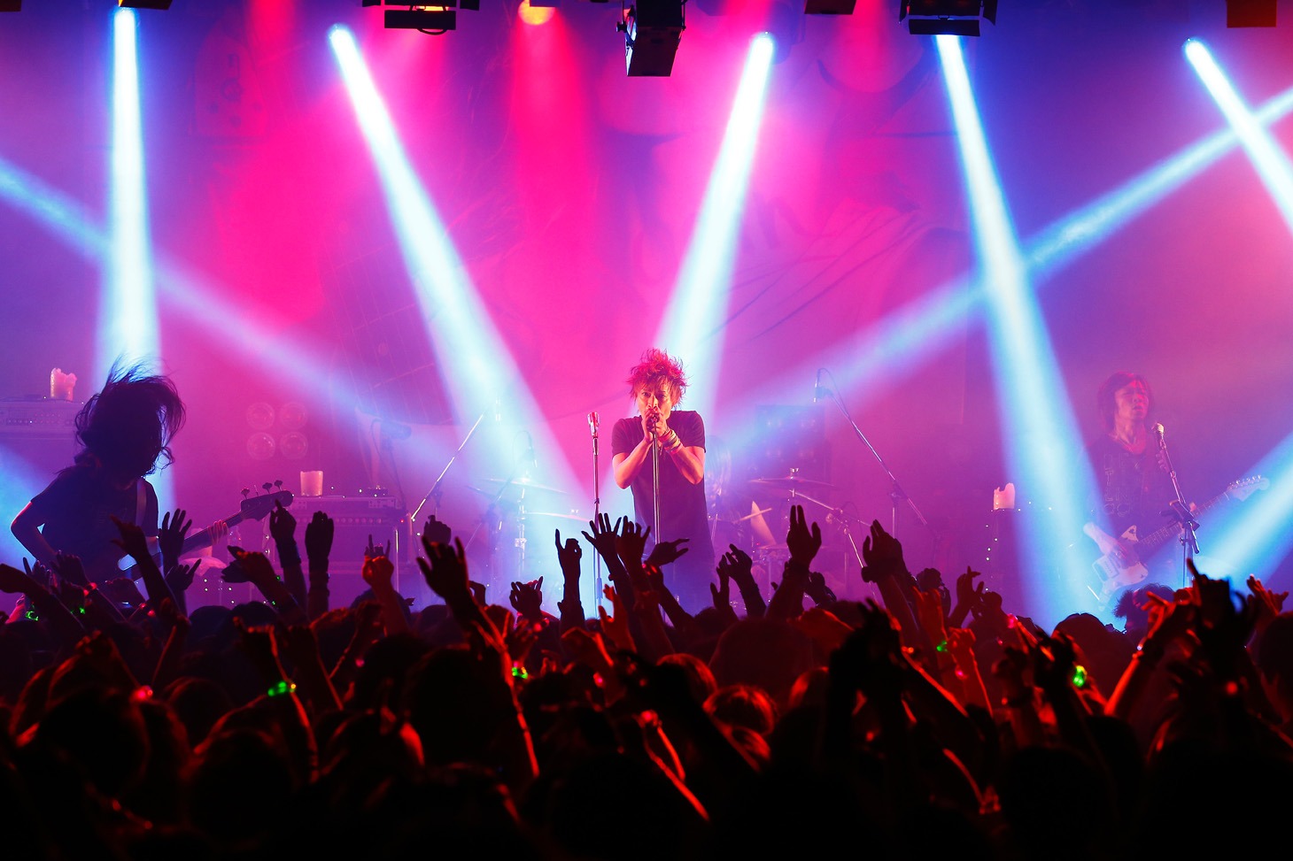 「INORAN TOUR 2016 -BEAUTIFUL NOW again-」東京・LIQUIDROOM公演の様子。（撮影：洲脇理恵 / MAXPHOTO）