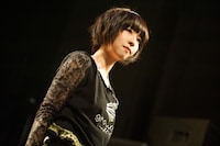 綾野ましろ（photo by HIDEKI AKITA）