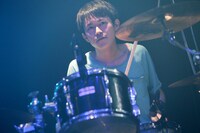 岡田一成（Dr）（撮影：後藤壮太郎）