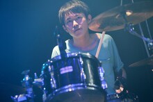 岡田一成（Dr）（撮影：後藤壮太郎）