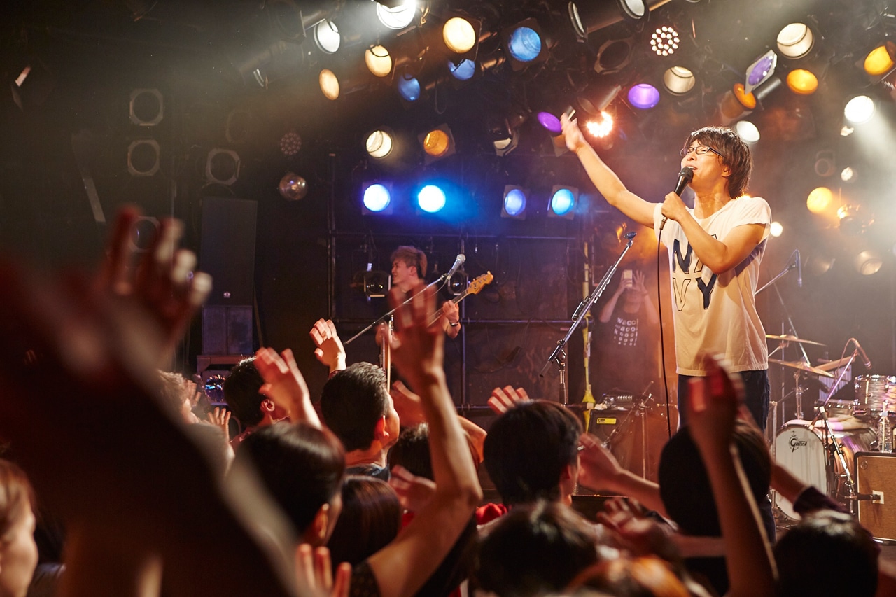 wacci「春はクアトロ。花よりライブ!! wacciワンマンどうでshow!?」東京・渋谷CLUB QUATTRO公演の様子。 （写真提供：EPICレコードジャパン）
