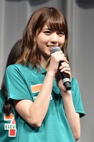 人気画像9位は「乃木坂46、セブン-イレブン発表会でアルバムタイトル発表！白石は“店長”就任」より、西野七瀬。