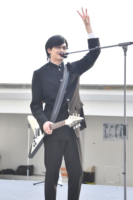 アントニオ猪木のモノマネをするGORO。