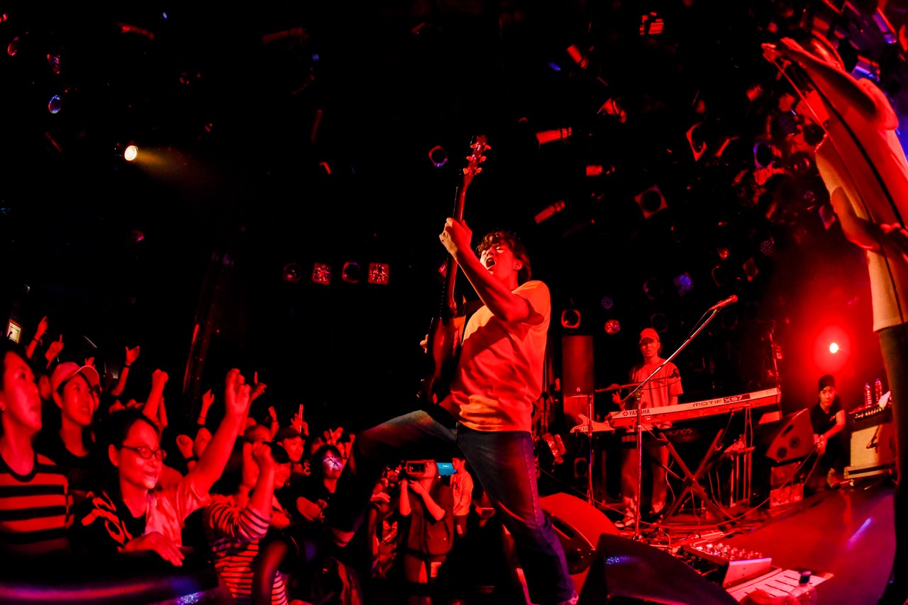 Suchmos「TOUR LOVE & VICE」4月23日に開催された渋谷CLUB QUATTRO公演の様子。（Photo by Shun Komiyama）