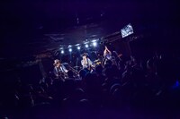 藤岡みなみ＆ザ・モローンズのライブの様子。（撮影：勝永裕介）