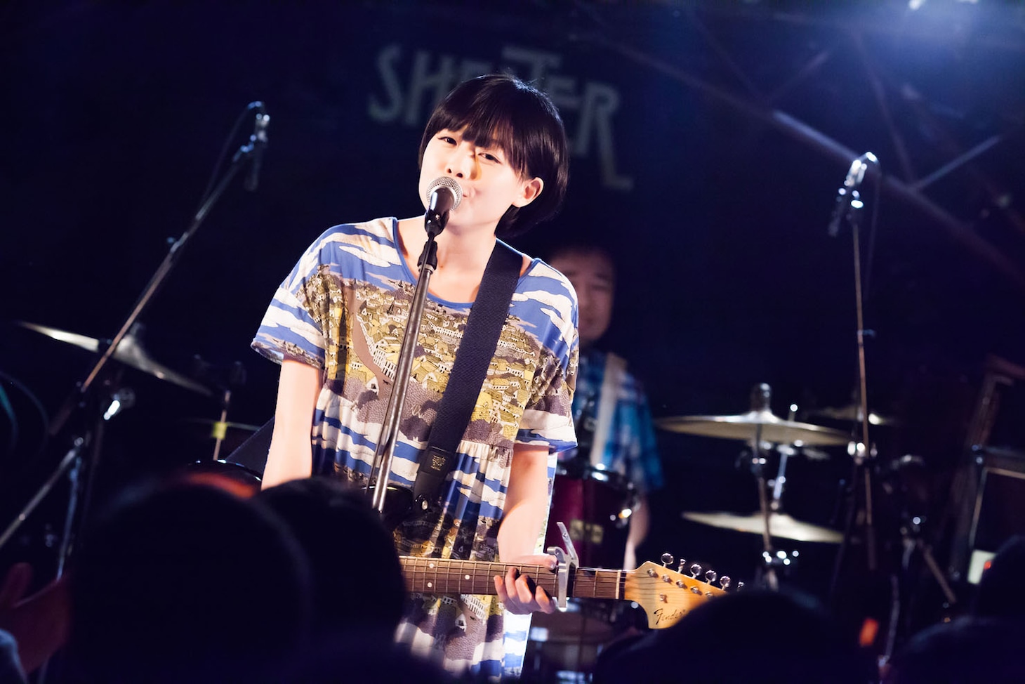 藤岡みなみ（Vo, G / 藤岡みなみ＆ザ・モローンズ）（撮影：勝永裕介）