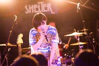 藤岡みなみ（Vo, G / 藤岡みなみ＆ザ・モローンズ）（撮影：勝永裕介）