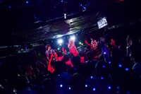 藤岡みなみ＆ザ・モローンズのライブの様子。（撮影：勝永裕介）