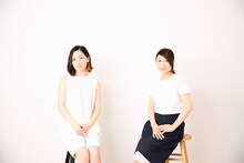 左から坂本真綾、岩里祐穂。