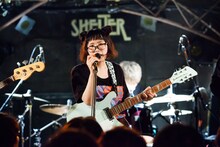 ヤギヌマカナ（Vo, G / カラスは真っ白）（撮影：勝永裕介）