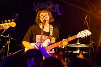 ヤギヌマカナ（Vo, G / カラスは真っ白）（撮影：勝永裕介）