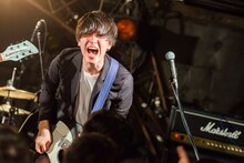 シミズコウヘイ（G, MC / カラスは真っ白）（撮影：勝永裕介）