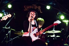 ヤギヌマカナ（Vo, G / カラスは真っ白）（撮影：勝永裕介）