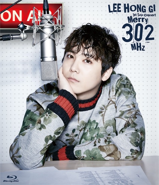 イ・ホンギ（from FTISLAND）「LEE HONG GI 1st Solo Concert "Merry 302 MHz"」Primadonna盤Blu-rayジャケット