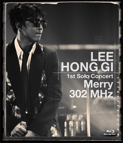 イ・ホンギ（from FTISLAND）「LEE HONG GI 1st Solo Concert "Merry 302 MHz"」通常盤Blu-rayジャケット