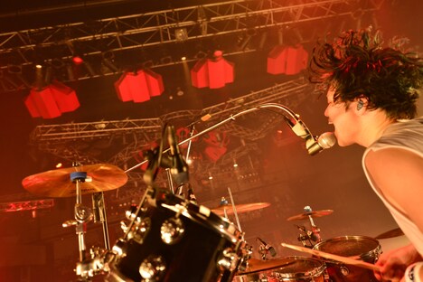 ペギ（Dr, Cho）（撮影：佐藤広理）