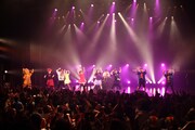 DJダイノジとともに「One Night Carnival」を踊る出演者たち。（Photo by SUSIE）