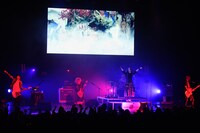 「治外法権 -新春だょ全員集合!!2016-」でのBugLug。（撮影：河井彩美 / AY-Beatrium）