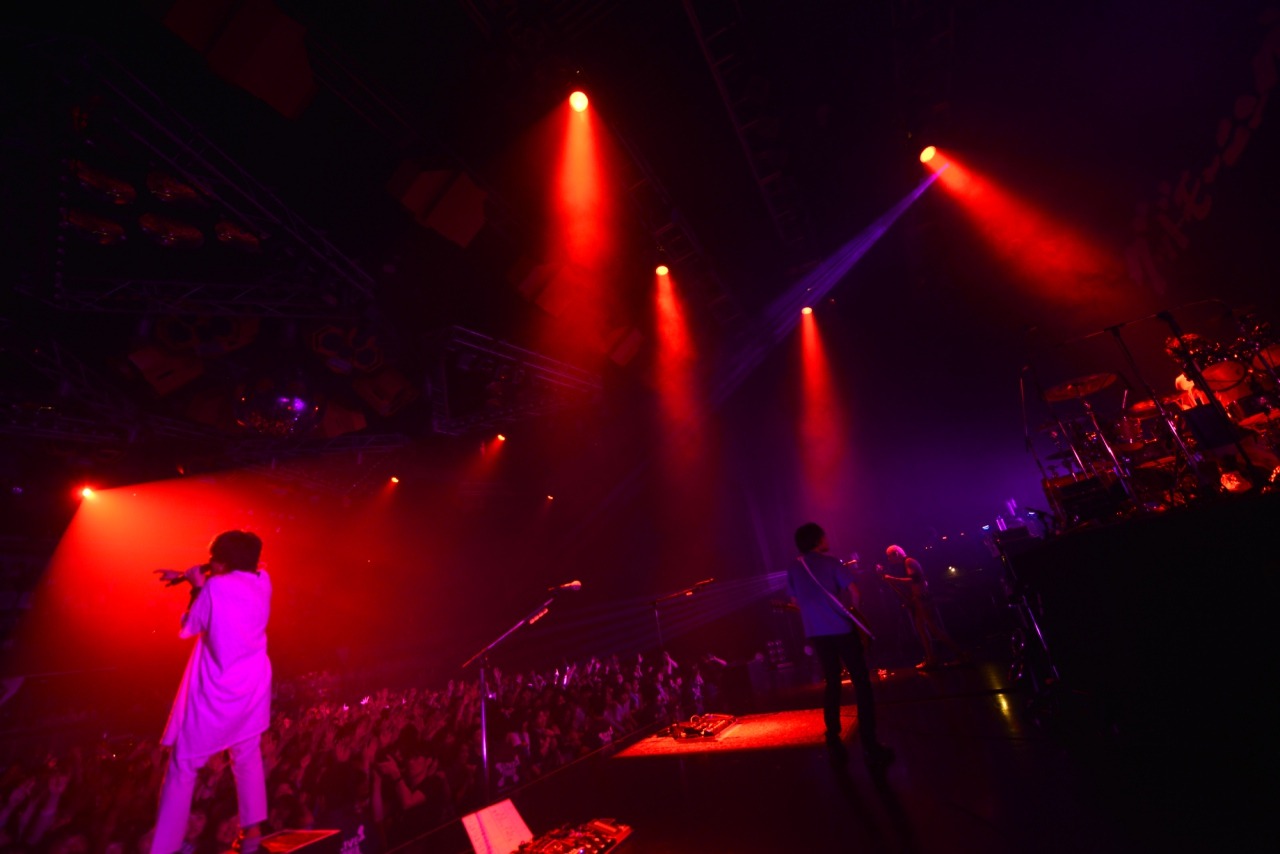 グッドモーニングアメリカ「グッドモーニングアメリカ TOUR 2016」東京・新木場STUDIO COAST公演の様子。（撮影：佐藤広理）