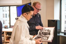 AK-69とスティーヴ・バーテルズCEO。