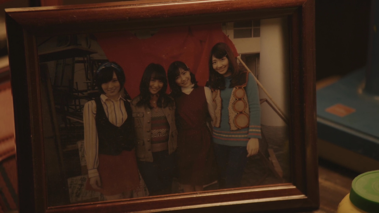 AKB48「翼はいらない」ミュージックビデオのワンシーン。