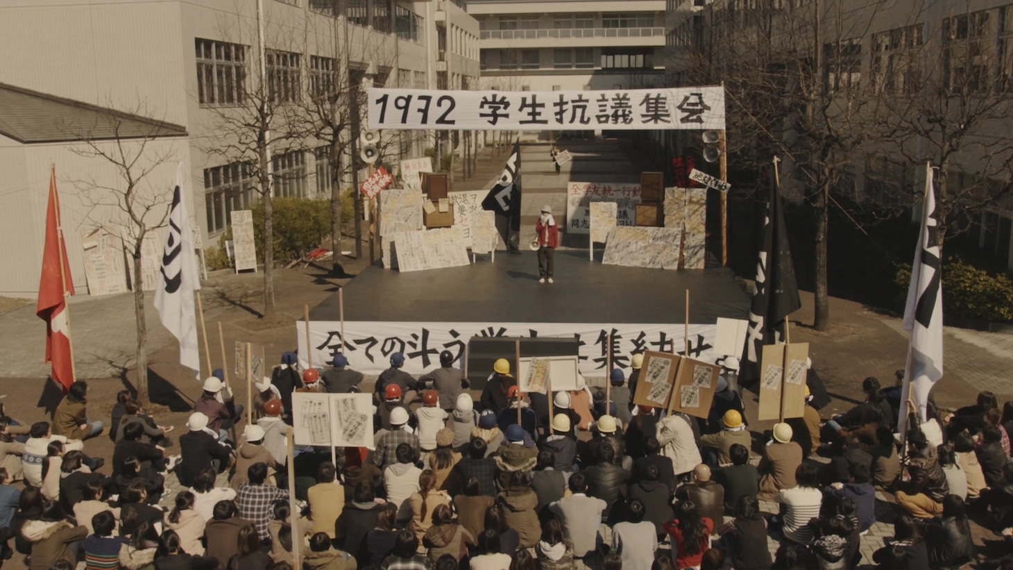 AKB48「翼はいらない」ミュージックビデオのワンシーン。
