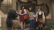 AKB48「翼はいらない」ミュージックビデオのワンシーン。