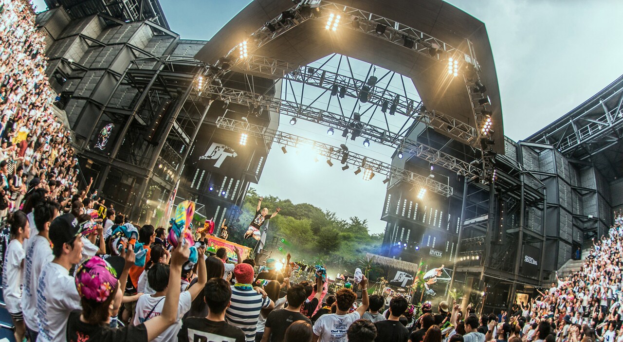 Def Techのライブの様子。