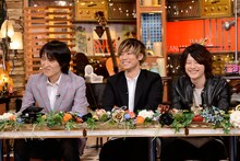 左より千原ジュニア、川上洋平・磯部寛之（[Alexandros]）。 (c)テレビ朝日