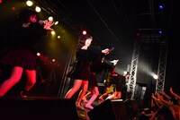BELLRING少女ハートによるライブの様子。