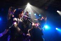 BELLRING少女ハートによるライブの様子。
