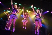 アップアップガールズ（仮）によるライブの様子。