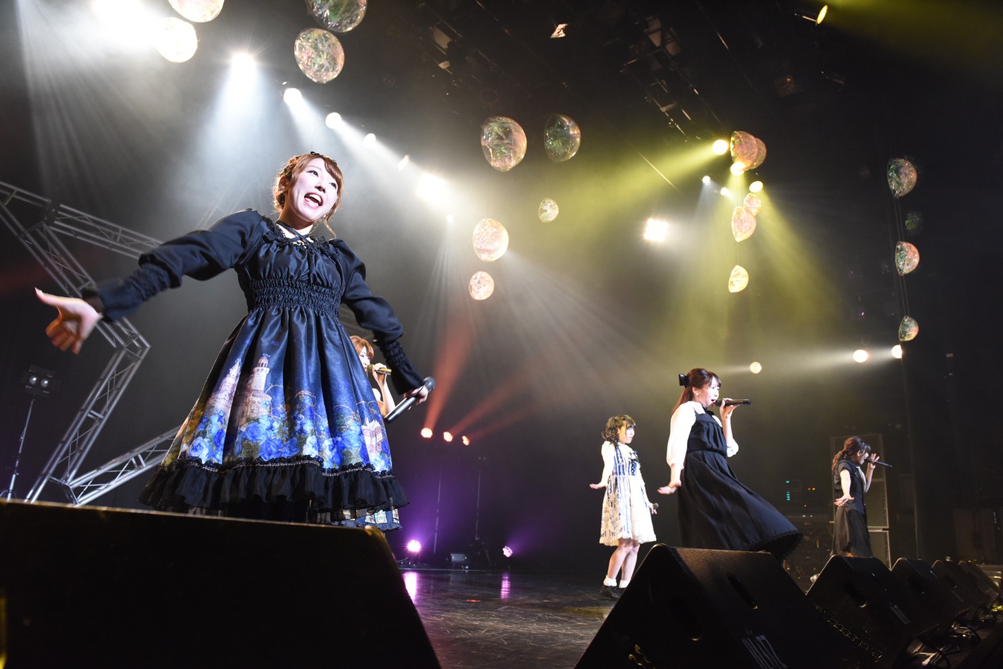 STARMARIE単独公演「FANTASY TRIP ～第二幕 星祭りの夜から～」の様子。