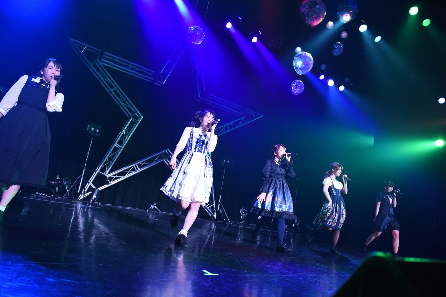 STARMARIE単独公演「FANTASY TRIP ～第二幕 星祭りの夜から～」の様子。