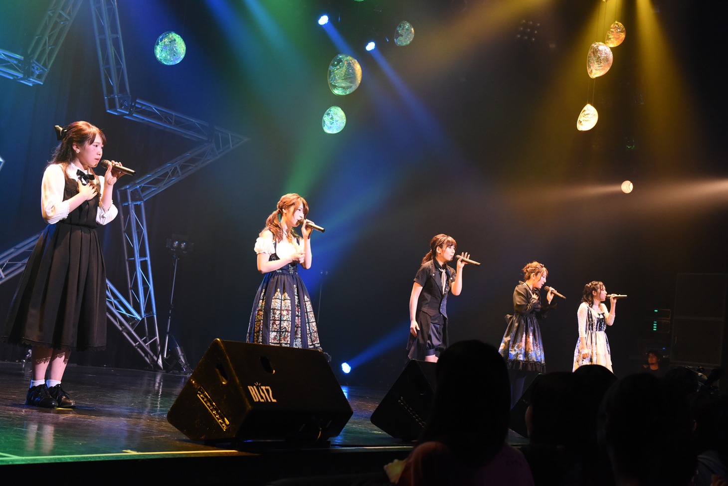 STARMARIE単独公演「FANTASY TRIP ～第二幕 星祭りの夜から～」の様子。