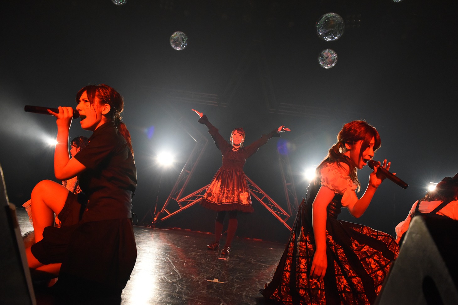 STARMARIE単独公演「FANTASY TRIP ～第二幕 星祭りの夜から～」の様子。