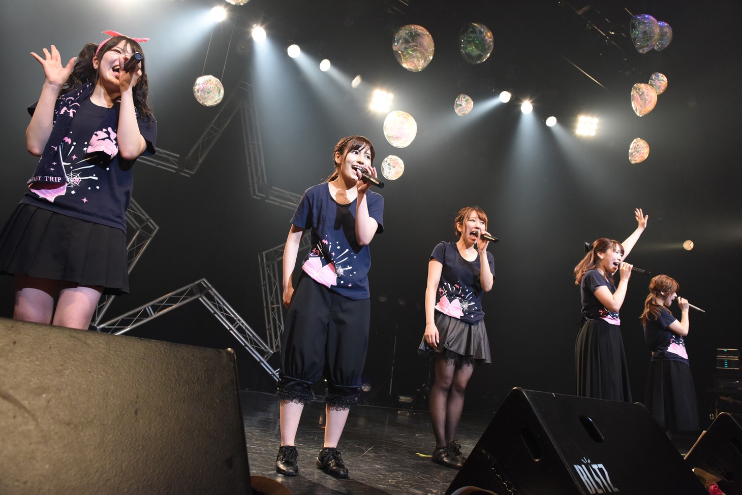 STARMARIE単独公演「FANTASY TRIP ～第二幕 星祭りの夜から～」の様子。