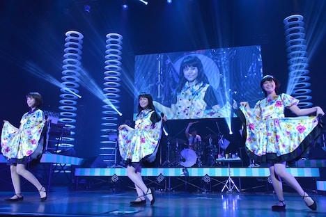 「Negicco Second Tour "The Music Band of Negicco" supported byサトウ食品」の様子。
